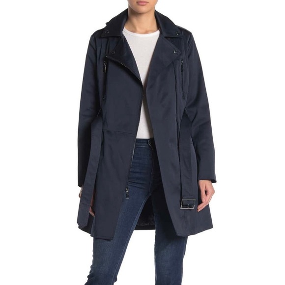 BCBGeneration Jackets & Blazers - BCBGeneration Front Zip Hooded Jacket